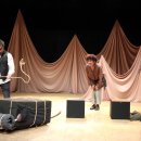 연극 <예외와 관습> 이미지