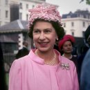 영국 여왕 엘리자베스 2세의 90년 이미지