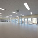 1층 대회의실 | 강원도 경제혁신타운 청사 전동 블라인드 사선(경사) 창호 시공 후기