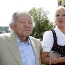 94-year-old Billionaire Marries for Fifth Time. To Be Old, Rich and in Love 이미지