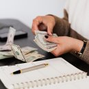 돈이 따라붙는 팔자인 사람의 공통적인 특징 이미지