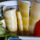 어제 토마토캔닝 20kg 완성.쌈채들과 쑥갓도 조금. 바람이 불어 가을날씨. 이미지