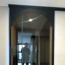 라온유통 | 대구 시지 라온프라이빗 아파트 원슬라이딩 블랙 아치중문 시공후기 (대구중문/ 이원 현관중문)