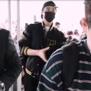 공항 게이트 하나 통제하고 출국하는 변우석.....GIF 이미지