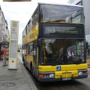 자전거 조각상 앞 이미지