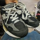 뉴누리명품세탁 | 뉴발란스 992 블랙 그레이 담배빵 수선 후기 - 깔끔 복원과 세탁까지!