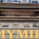 안경을 찾는 사람들 이미지