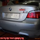 BMW E60 5시리즈 M5 타입 트렁크 가니쉬 & 무광 블랙 그릴 작업 (520DF10배기F10머플러520D머플러워크인피코HIDF10520D앰비언트F10 520DM5바디킷F10520D광각 이미지