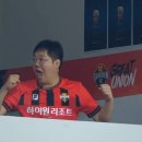 [강원 vs 광주] 감스트, 마빡이랑 관제탑하는데 벽에 포병지가....gif 이미지