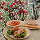 치어스(성내점) | 올림픽공원 맛집 카페 담금 크리스마스 트리 보며 브런치 젤라또 한번에