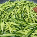 오이 아직도 생으로 드시나요? 프라이팬에 이렇게 볶아보세요 이미지