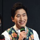 미소머금고 이미지