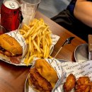 전국천사무료급식소 | [고양 일산] 밤리단길 맛집 두툼한 수제버거가 대박이었던 '크레이지버거 밤가시마을 밤리단길점' 후기