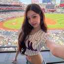 (주)스토니스타아우라 | MLB 마운드 찢었다! 시티필드 꽉 채운 장원영, 완벽한 개미허리 크롭 유니폼 핏 ⚾