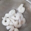 새우볶음밥 레시피 마늘 듬뿍 넣은 냉동 새우 혼밥 요리 이미지