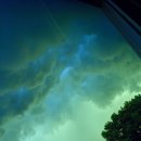온통 초록색 빛으로 물들었던 사우스다코다 하늘 이미지