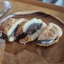 지오아라 | 제주 산방산카페 딸기 스무디 아이스 아메리카노 초코다쿠아즈 지오아라