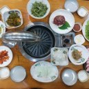 미소 먹으면 돼지 이미지