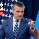 미 국방부 브리핑룸에서 열리는 피트 헤그세스(Pete Hegseth) 국방장관과 댄 케인(Dan Caine) 합참의장 기자회견 생중계 이미지