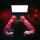 Dans la presse : des masculinistes sociopathes, des seniors isolés, une ren 이미지