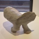 회화나무 도서관 | 보푸라기-촉각적 사건> 천 권이 넘는 점자책 설치 작품과 <코없는코끼리> 조각, 회화 작품을 선보이는 전시