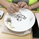 시니어노인복지센터 | 부산 양산 실버 시니어 노인 복지센터 복지관 핸드페인팅 도자기 접시 만들기 체험 안내