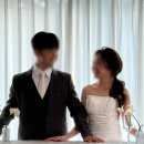 지구와 손잡기 | 하남 플로우스튜디오 촬영후기 - 2층 아치형 창가 신랑신부 사진