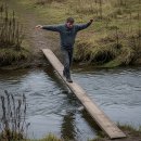 [틈틈이 영어공부] Can&#39;t you get by until tomorrow? 이미지