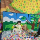 &#39;배고픈 애벌레&#39; 퍼포먼스 이미지