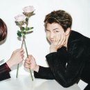 꽃을든남자 이미지