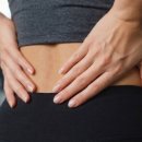 아침마다 뻐근한 허리⋯침대 위 '5분'으로 통증 싹 지우는 법 이미지