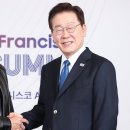 李 만난 젠슨 황 “한국, AI 황금시대...SK와 5000억달러 파트너십” 이미지