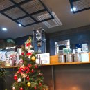 신기동 스포렉스 옆 모퉁이 | [여수 신기동 카페] 1인 1와플, &#39;빈스빈스커피&#39;에서 딸기와플로 행복했던 후기