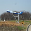 비행기조형물 이미지