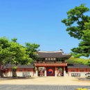 Did you know who had planted 3 trees in front of the main gate of 화성 행궁 ? 이미지