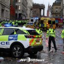 "공포와 혼란의 현장" 리버풀 우승 퍼레이드 인파 '차량 돌진' 사고, 운전자 긴급 체포 이미지