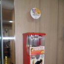 [벽면 고정방법]브라켓을 이용한 초코볼자판기 벽면 고정방법 이미지