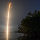 SpaceX는 케이프 커내버럴에서 팰컨 9을 발사한 후 궤도에 있는 거의 6,000개의 Starlink 위성에 도달했습니다. 이미지