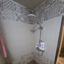 지지모텔 | 보은 산토리니 모텔 솔직후기｜시설 노후, 누수, 곰팡이, 애경 베이직 치약까지 직접 겪어본 이야기