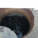 시화공단 하수구 뚫음~~맨홀에 하수구 배관이 꽉 막혔어요 이미지