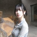 카리나, 내숭 1도 없네…얼굴만한 타코 이만큼 먹어도 '한 줌 허리' 해외의 한 식당에서 타코를 즐기는 모습 이미지