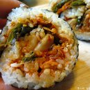 뚱뚱하고 못 생겨도 맛은 좋아!! 마약김밥 못지않은 얼렁뚱땅 초간단 김치김밥 이미지