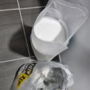 경악 | 욕실화에선 왜 냄새가 날까? 한 번 담갔더니 물 색 보고 경악! 과탄산소다 사용후기