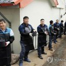 "따뜻한 겨울 되세요"…한국지엠 군산공장 연탄 나눔 이미지