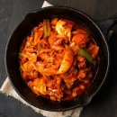 김경주 춘천닭갈비상회 | 기대 안 했는데 대박? 캠핑장에서 먹는 춘천 닭갈비 그리고 볶음밥까지 완벽한 조합