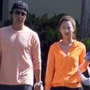 최현호 | 배용준, 백발 장발 근황 또 포착…박신혜 부부와 크루즈 동반 여행 근황. jpg