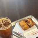 뚝섬역 5번출구 | [뚝섬역카페] 성수동 디저트, 서울숲 구움과자 디저트 카페 추천 “스페셜 땡스 투”