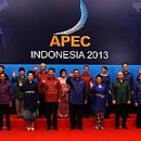 [포토] APEC 정상회의 전통의상 입고 기념촬영하는＞＞＞＞＞＞＞ 박근혜 대통령님 !!자랑스럽습니다 이미지