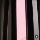 [ 가수님 인스타 업로드 ] 창문넘어 지는 노을 오늘은 붉은 보라색? 예뻐.... 이미지