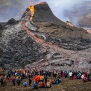[지구를 보다] 용암 구경하는 시민들..800년 만에 터진 아이슬란드 화산박종익 입력 2021. 03. 22. 13:36 수정 2021 이미지